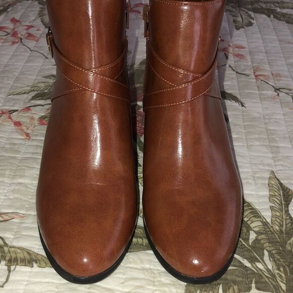 Karen Scott 8 Flynne Tan Brown Ankle Booties - Picture 2 of 9